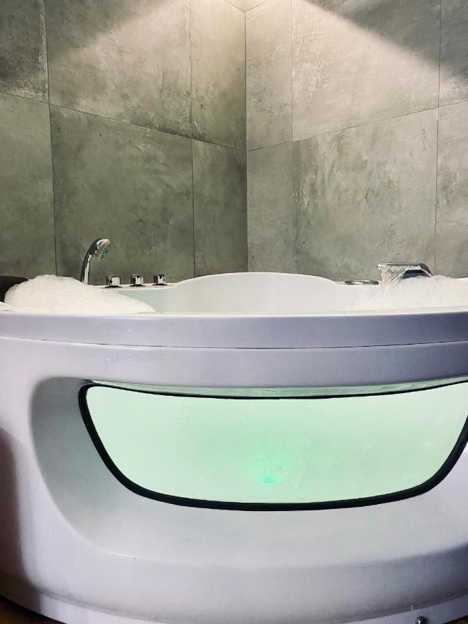 Apartment Premium Jacuzzi For Couples, Old Town Krakow Ngoại thất bức ảnh